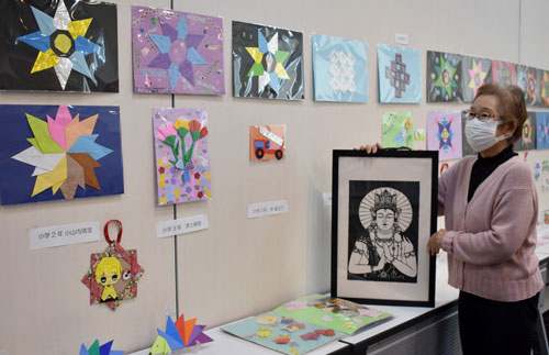 切り絵、折り紙多彩に　菅原さんと子供教室の作品展(2021-09-27)