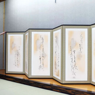 六曲屏風 活用して　生涯学習センターへ寄贈　書道家・廣部さん_1(2021-09-28)