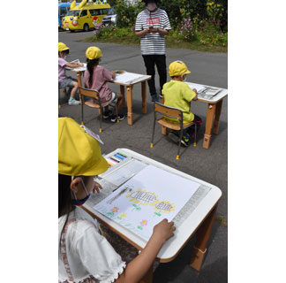 ひぶな幼稚園園児が花々題材にお絵かき(2021-09-05)