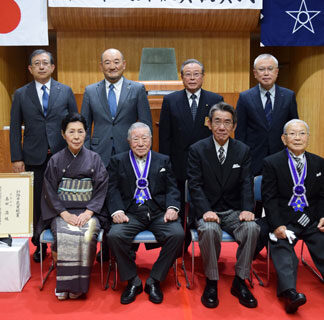 高田、小西氏に釧路市民貢献賞授与(2021-10-01)