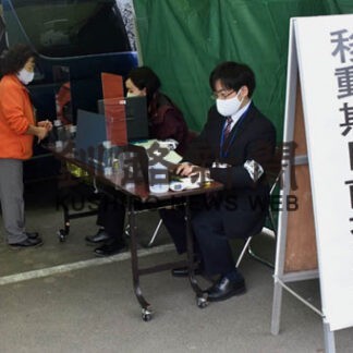 道内で初 移動投票所(2021-10-27)