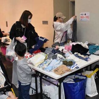 おさがり広場 品選び　ママたちの手作りイベント(2021-11-01)