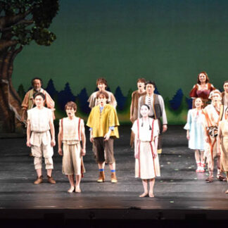 壮大なファンタジー、歌と踊りで熱演　劇団四季(2021-10-29)