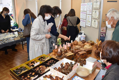 装飾品やバッグ手作り200点 根室で展示即売(2021-10-20)