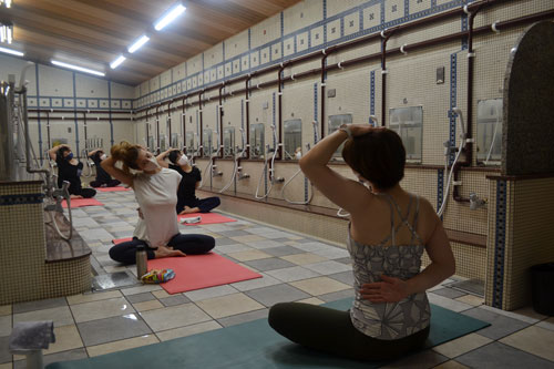 銭湯でヨガ、体ぽかぽか 釧路で教室(2021-10-22)