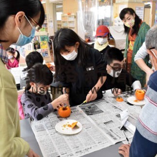 ハロウィーンちなみプリンに飾り付け(2021-10-31)