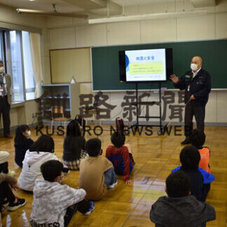避難時ケガしないで 朝陽小学校で防災授業(2021-10-06)
