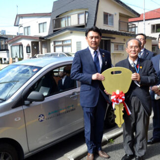 生保釧路協会寄贈 市社協に福祉車両(2021-10-21)