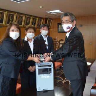 介護施設が釧路市に音響機器２種寄贈　(2021-10-05)