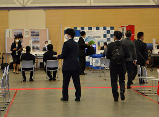 企業面接会に47人参加　日本製紙関連離職者ら対象(2021-10-21)