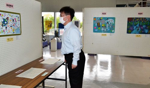 海事記念館で「宇宙の日」作文・絵画コンテスト作品展(2021-10-09)