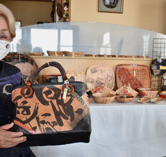 一閑張りの良さ実感を　釧路の吉田さん作品展(2021-10-26)