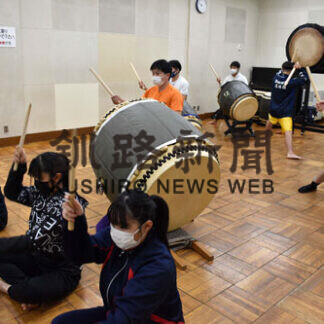 蝦夷太鼓 １０日に公演 　若手１９人、練習に熱　釧路の保存会(2021-10-05)