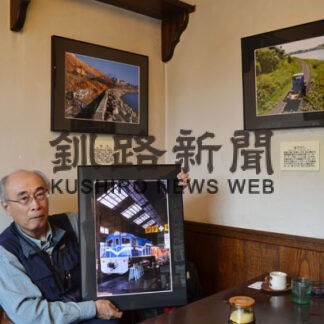 ルフランで中谷さんが「追憶の石炭列車」写真展(2021-10-30)