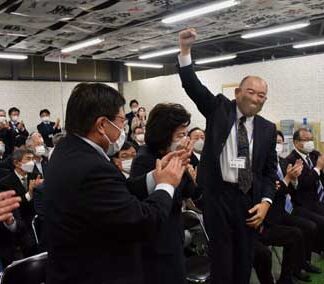 伊東氏 圧勝に沸く　道７区(2021-11-01)