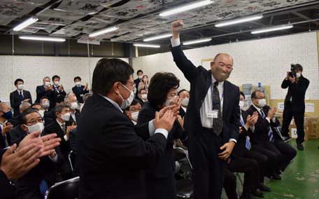 伊東氏 圧勝に沸く 道7区(2021-11-01)