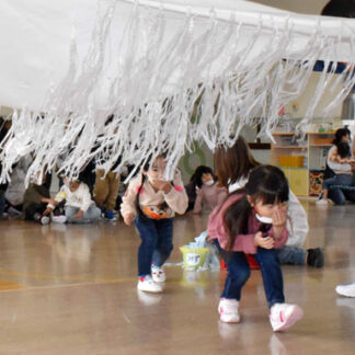 シーツくぐり煙体験　こまば保育所で防火教室(2021-10-21)