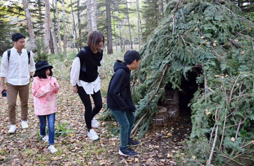 狩猟寝床「クチャ」などアイヌ文化体験ツアー(2021-10-09)