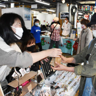 出店や体験、市民交流　みらいネットがイベント(2021-11-29)
