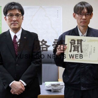 鶴居村 沢田・辻谷建設に地域貢献で感謝状(2021-11-20)