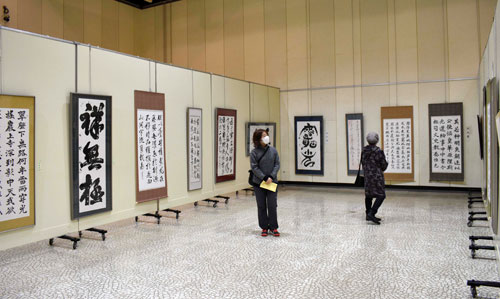 石川、折出さん準大賞に選出 釧書展始まる(2021-11-20)