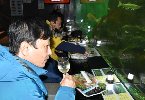 魚眺め ワイン味わう 標津町商工会女性部(2021-11-20)