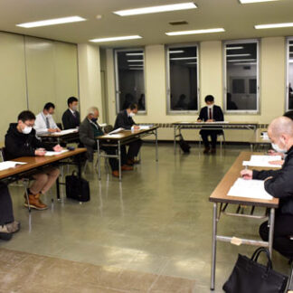 介護人材奨励金一律６０００円　勤務１０年以上の１４８人に(2021-11-09)