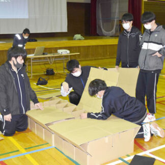 ベッド設営手順確認　光洋中で防災学習(2021-11-13)