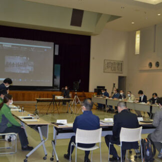 鶴居の給餌削減見合わせ 環境省、タンチョウ保護増殖計画(2021-11-09)