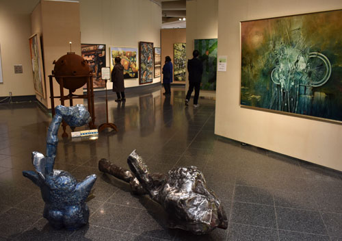 道内作家の油彩や版画、迫力の86点 道展釧路移動展始まる(2021-11-24)