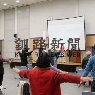 手軽なストレッチやウオーキング体験　介護予防普及講座(2021-11-26)