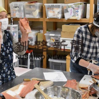 サケいずしのこつ伝授　金田さん講師に体験会(2021-11-26)