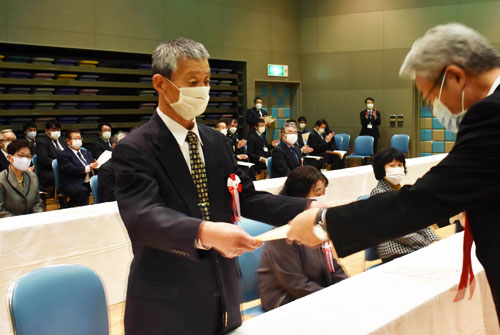 19個人2法人尽力 自治、社会貢献賞など(2021-11-20)