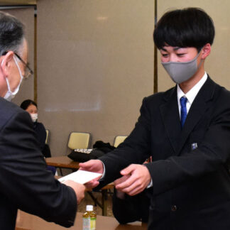 税金クイズ北さん優勝　根室高生１５人が参加(2021-11-25)