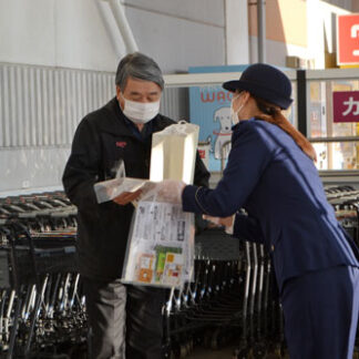 釧路署が大型店で児童虐待防止啓発活動(2021-11-25)