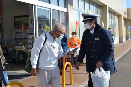 街頭で交通安全呼び掛け(2021-11-21)