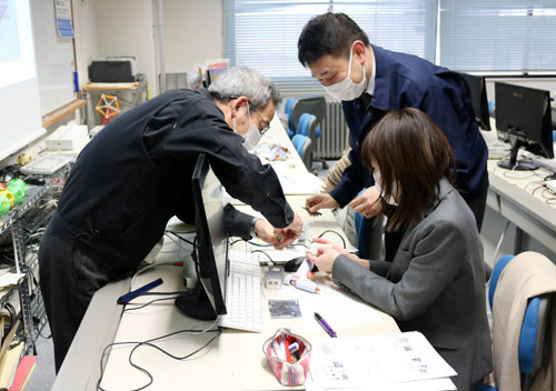 小中教諭らCO2測定器製作し換気学ぶ(2021-11-20)