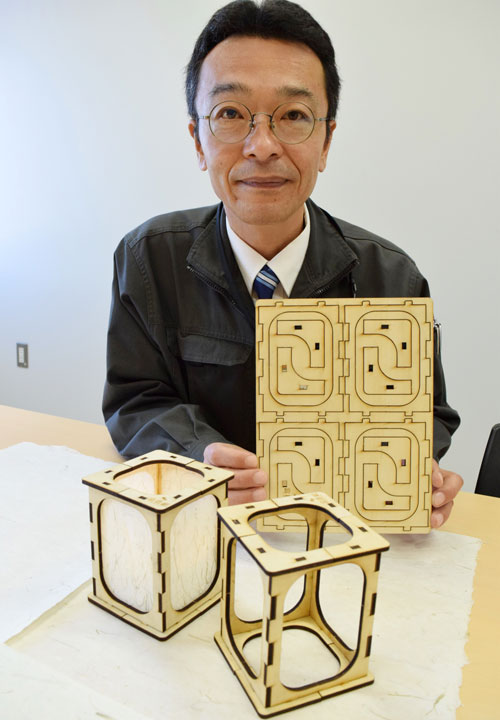 富貴紙で柔らかな光演出 本間さんランタンキット開発(2022-01-01)