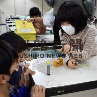 発明クラブが「クリスマスツリー＆リースつくり講座」(2021-12-22)