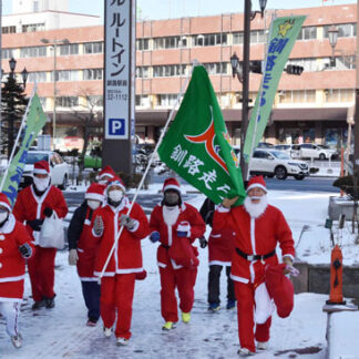 釧路走ろう会、サンタの衣装で駆ける(2021-12-20)