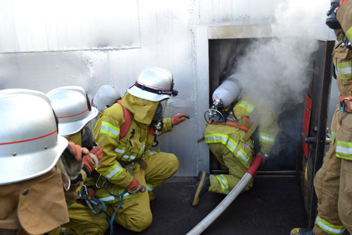 高温、濃煙下で救助 釧路市消防本部、KCM坑道で訓練(2021-12-16)