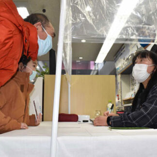 別海出身の小説家　河崎さんがサイン会(2021-12-11)