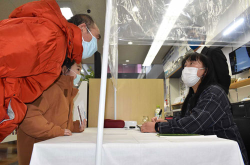 別海出身の小説家 河崎さんがサイン会(2021-12-11)