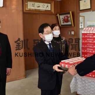 牛乳パック300個を寄贈　保育所や託児所に活用へ(2021-12-29)