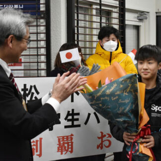 松下選手 全国初V バドミントン小学生選手権(2022-01-01)