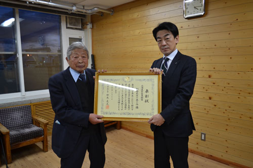 名誉ある賞に感謝 釧路武佐の森の会 社会貢献賞伝達式(2022-01-01)