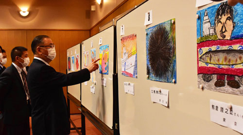 おさかな大賞根室こども絵画コンテストが審査会_1(2021-12-12)