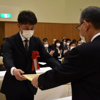 卓越技能者ら１４人表彰　根室の振興へ一層精進(2021-12-04)