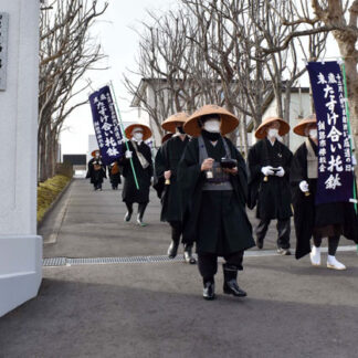 僧侶がお経上げ托鉢(2021-12-09)