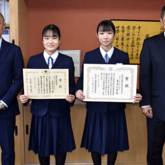 「税についての作文」入賞の１０人表彰_1(2021-12-10)